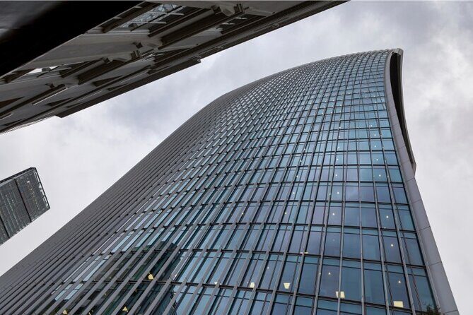 London Self Guided City Tour With an App - The route basics: from Monument Station to St Paul’s Churchyard