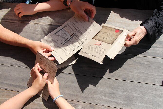 London Self-Guided Murder Mystery Tour by Trafalgar Square - Walking the Story: How the Clues and Role Play Work