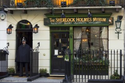 London Sherlock Holmes: Crack the Case Walking Adventure - Puzzle Challenges: How the App Turns Clues Into Movement