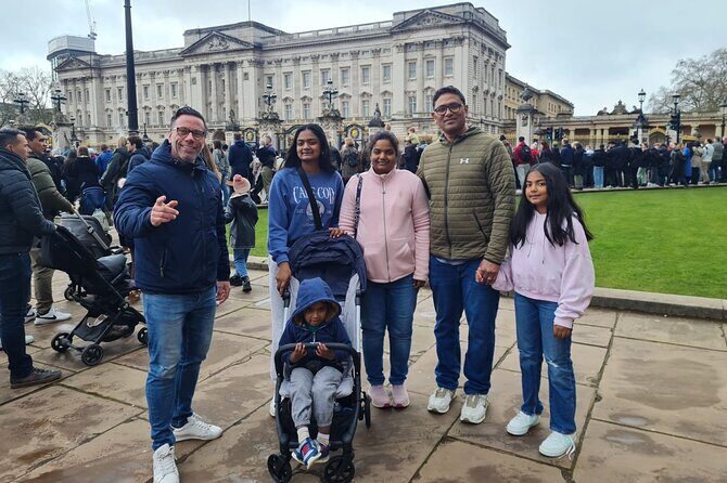 London Sightseeing Private Black Cab Tour with Hotel Pick Up - Parliament and Buckingham Palace: The Political Core, Then the Royal Stage