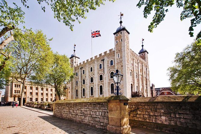 London Sightseeing Tour: Guard Change with Tower of London Option - Whitehall, Downing Street, and the route that shows London’s power centers