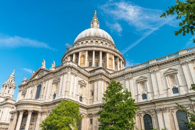 London Sightseeing Walking Tour with 30+ sights - Pacing, group size, and the guide style that makes it work