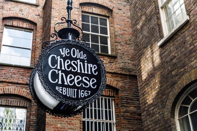 London Small Group Tour of Historical Pubs - Wedding-cake church tales and the street of shame stops