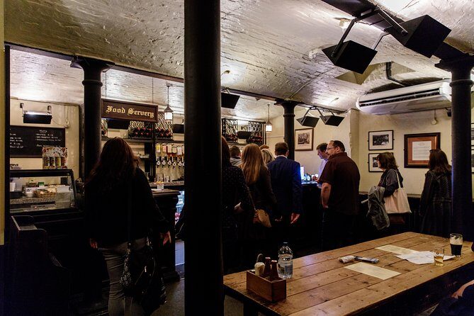 London Small Group Tour of Historical Pubs - Knight’s Templar gateway, legal London, and architecture that turns stories real