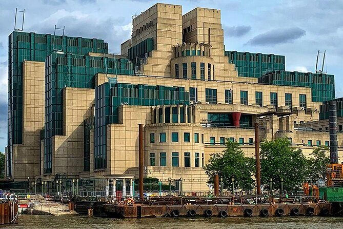 London Spy Experience with Tour Vesper Martini and Dinner - Hidden London spaces and early spy networks: why this route feels different