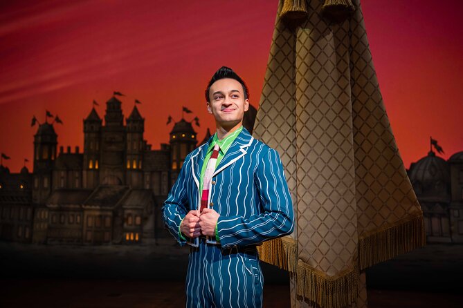 London Theatre: Wicked the Musical - The Apollo Victoria Theatre Vibe: Beautiful Old-School, Big-Time Show