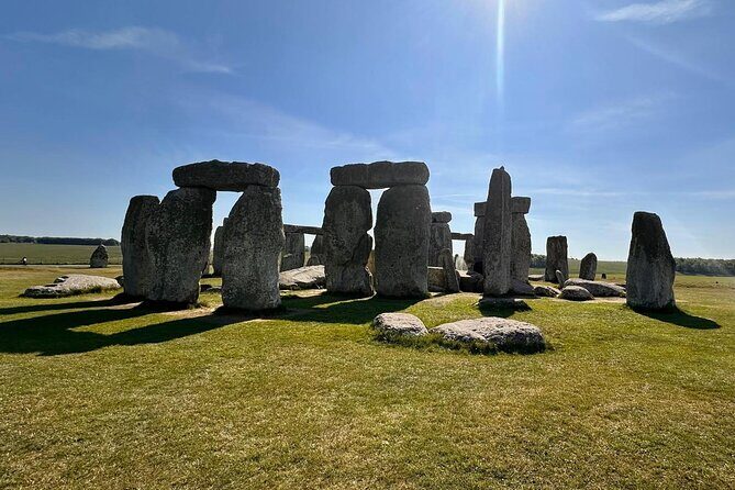 London to Southampton Via Stonehenge One-Way Private Transfer - Key Points at a Glance