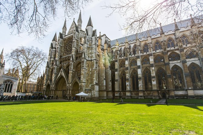 London Tootbus Hop on Hop off Bus Tour and Thames River Cruise - Route One: Westminster, the London Eye, Covent Garden, and the City