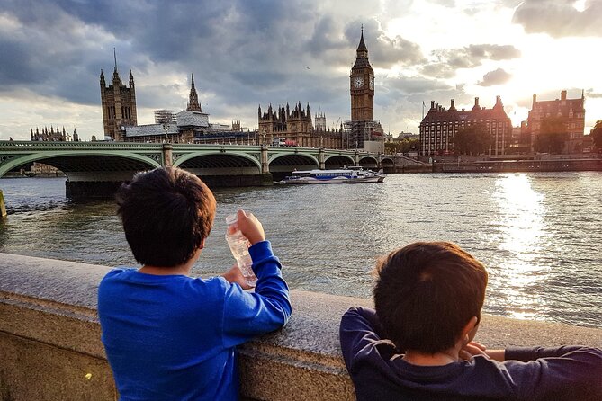 London Tootbus Kids Tour with Bespoke Live Guided Commentary - Westminster Abbey: Gothic architecture made kid-friendly