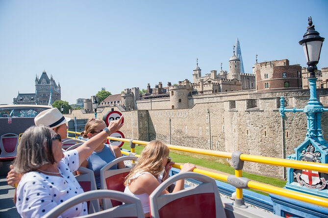 London Tootbus Kids Tour with Bespoke Live Guided Commentary - Piccadilly Circus: a West End landmark you can feel immediately