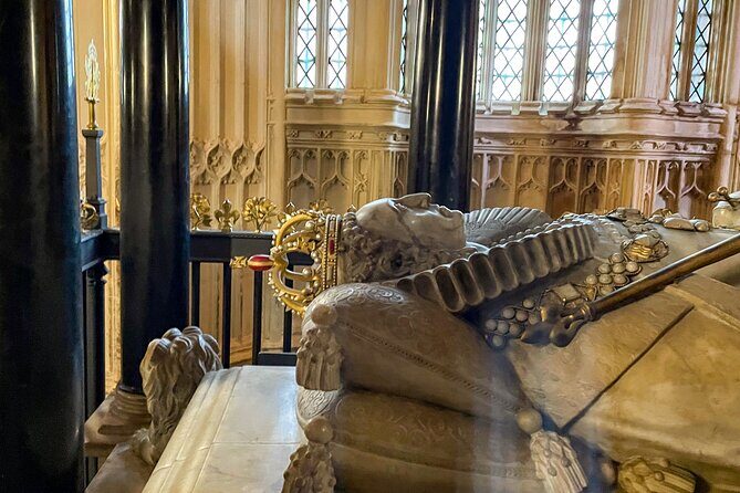 London Tour: Changing of the Guard, Westminster Abbey & Tower - Buckingham Palace exterior, then the Changing of the Guard (and the schedule reality)