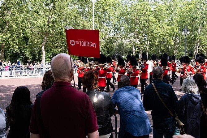 London Tour: Changing of the Guard, Westminster Abbey & Tower - Trafalgar Square regroup and a real lunch window