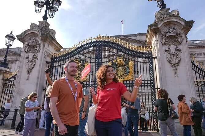 London Tour: Changing of the Guard, Westminster Abbey & Tower - Parliament Square to Westminster Abbey: icons right from the start