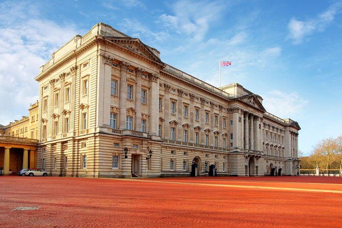London Vintage Bus Tour Including River Thames Cruise with Optional Lunch - St. Paul’s and Trafalgar Square: the drive-by moments can be good—or not