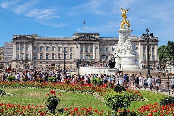 London: Westminster Abbey, Big Ben & Changing of the Guards Tour - St James Park walk to Buckingham Palace: a calm runway to the big moment