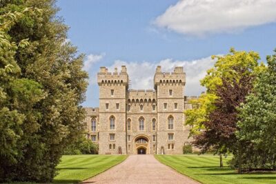 London, Windsor Castle, Hampton Court Palace with Free Snack Pack - Price and what you are actually paying for