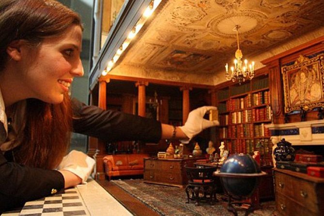 London, Windsor Castle, Hampton Court Palace with Free Snack Pack - St George’s Chapel rules: plan around Sunday and closure days