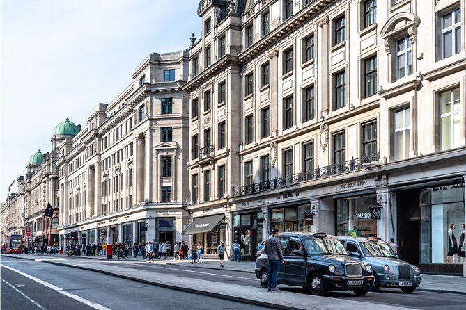 London’s Crown Secret: Self-Guided Royal Puzzle Quest - Stop 3 and 4: Winston Churchill Statue to the Household Cavalry Museum