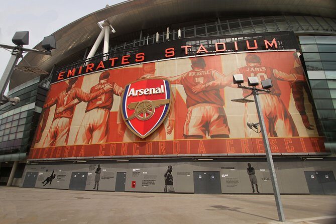 London's Football Stadiums Sightseeing Tour - Getting around: pickup zones, Parliament Square, and the easiest meet point