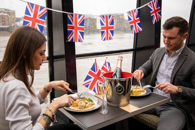 Lunch River Cruise on the Thames with 2-Course Meal - Commentary: Live or Recorded, So Use It as a Bonus
