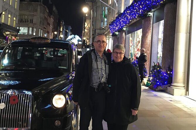 Magical Christmas Lights in London: Private Black Cab Tour - Guides: the stories and the small surprises that make it memorable