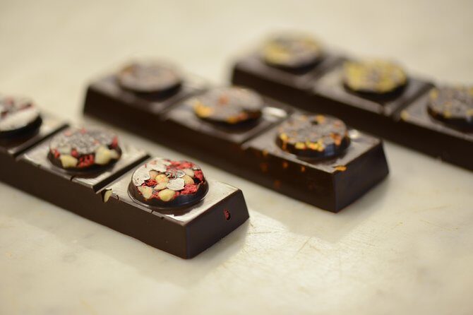 Make Your own Amazing Chocolate in Notting Hill - Bean to bar, from cacao to moulds
