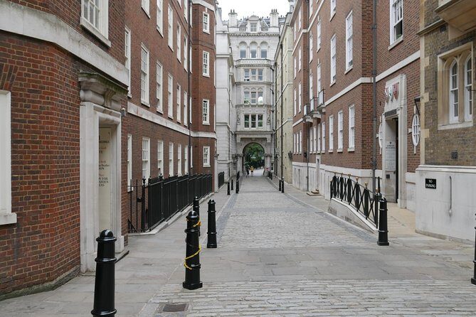 Mary Poppins Small Group Walking Tour of London - Covent Garden Alleyway and the Topsy’s Shop Location Feeling