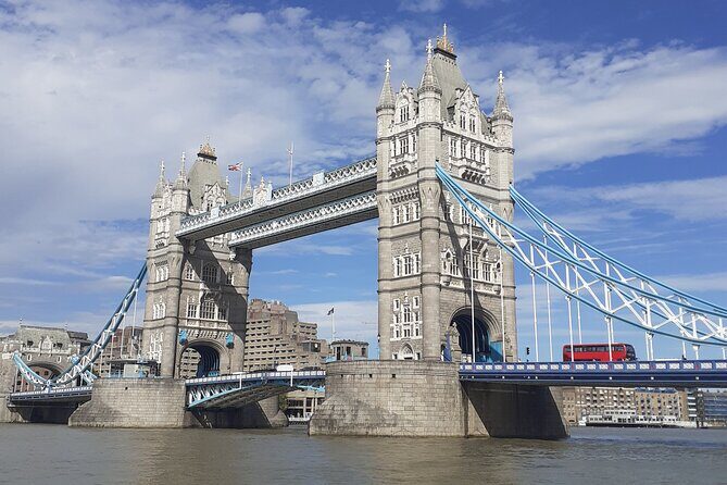 Medieval History Walking Tour from The Tower of London - Tower Hill to the Tower of London: where power begins