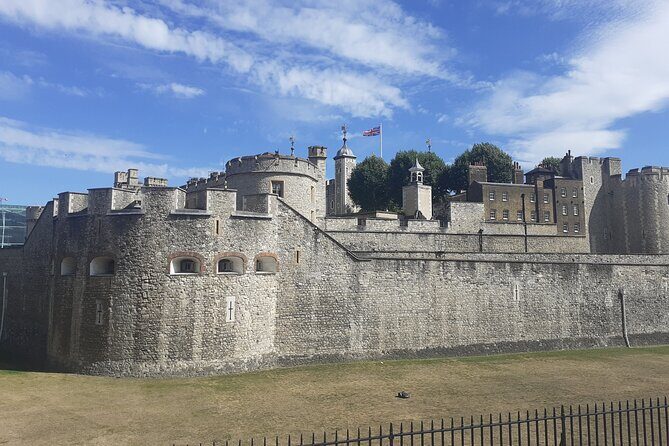 Medieval History Walking Tour from The Tower of London - The Thames, Millennium Bridge, and St Paul’s Cathedral: ending with the big view