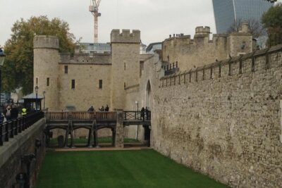 Medieval London: A Self-Guided Audio Tour from Monument to the Tower of London - Starting at the Monument: Great Fire memory lane, up close