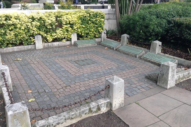 Medieval London: A Self-Guided Audio Tour from Monument to the Tower of London - Crossing Tower Bridge: from grandeur to old bridge life