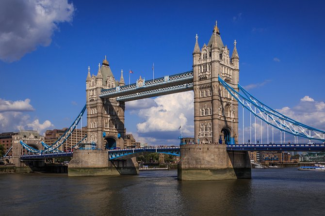 Medieval London: A Self-Guided Audio Tour from Monument to the Tower of London - Tower of London grounds and the garden: where the medieval story tightens