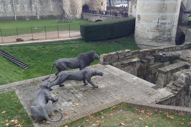 Medieval London: A Self-Guided Audio Tour from Monument to the Tower of London - Tower Hill executions: the heavy part of the story, handled as you walk