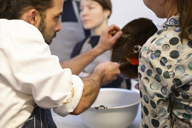 Melt Chocolate's Magical Master Class - Tempering and molding: the technique behind that clean snap