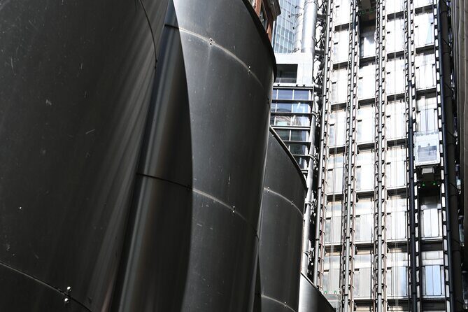Mission SUNSCREEN by Glitch Hunters - Stop 1: Royal Exchange Building London—puzzles meet precision architecture