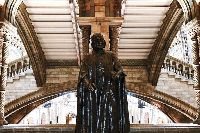 Natural History Museum London Guided Tour Semi-Private 8ppl Max - Crowds, quiet rooms, and why small groups help your attention
