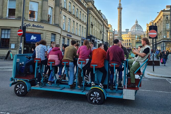 Newcastle beer or prosecco bike tour - Guides and group energy: Jack and Hannah show how it should feel