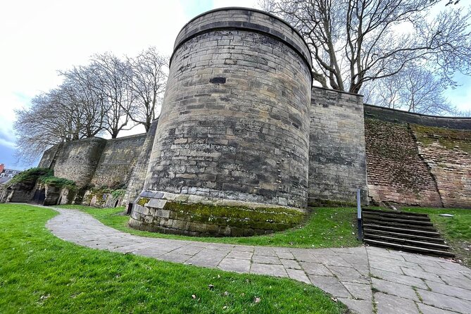 Nottingham and Robin Hood Private Guided Walking Tour - Getting your bearings fast at Nottingham Railway Station