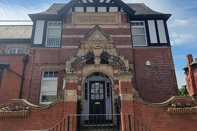 On the Origins of Charles Darwin: A Self-Guided Audio Tour of Shrewsbury - Dogpole and Wyle Cop: when street names have backstories