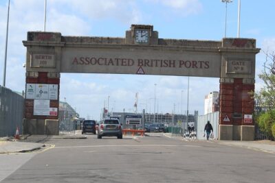 One Way or Round Trip Private Transfer from London to Southampton Cruise Port - Meet-and-greet pickup: how you find your driver at the cruise port and Heathrow
