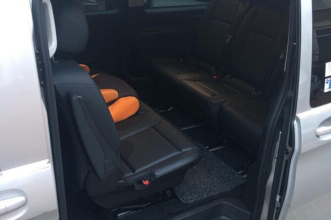 One Way Taxi Transfer from London to Gatwick Airport - Comfort and Small Extras That Matter When You’re Tired