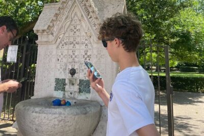 Outdoor Adventure Game in London - Starting at Sicilian Avenue: Set Up Fast, Then Get Going