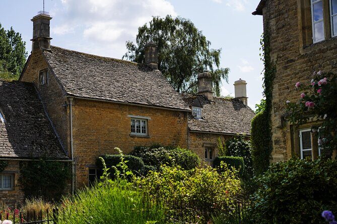Oxford and Cotswolds Tour with Country Pub Lunch from London - Bibury and Arlington Row: the photo stop that lives up to the hype