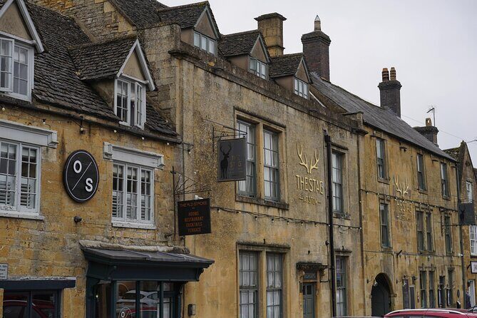 Oxford and Cotswolds Tour with Country Pub Lunch from London - Driving the Coln Valley: narrow roads, sheep fields, and photo stops