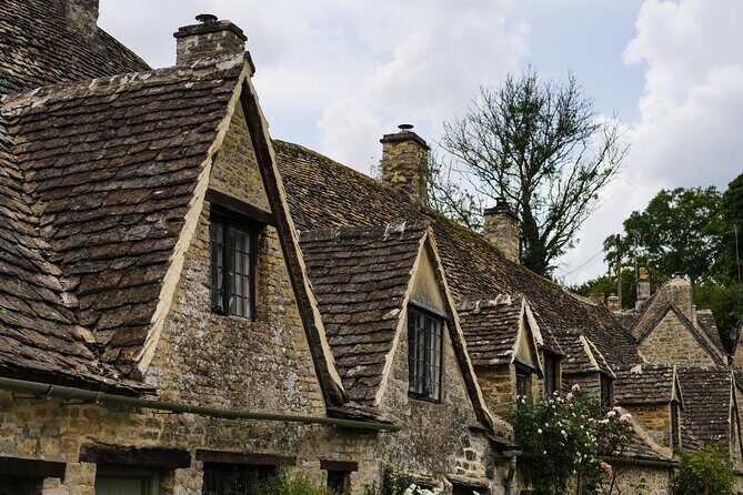Oxford and Cotswolds Tour with Country Pub Lunch from London - Your guide and small-group comfort: why the best days feel personal