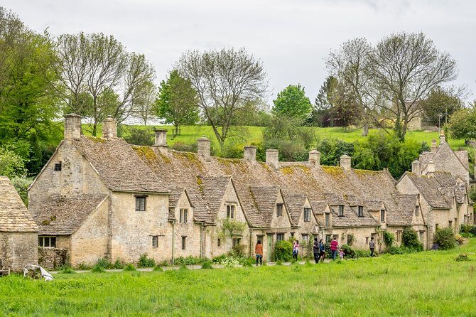 Oxford and Traditional Cotswolds Villages Small-Group Day Tour from London - Getting started in London: Green Line Coach Station timing matters