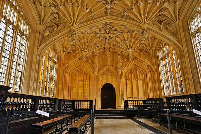 Oxford Harry Potter Film Locations Walking Tour by Alumni™ - Group size and walk pace: 90 minutes that should feel manageable