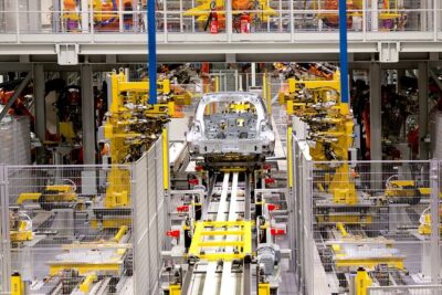 Oxford: MINI Factory Tour Go Behind the Scenes - The Oxford-to-its-iconic-role story you’ll hear early on