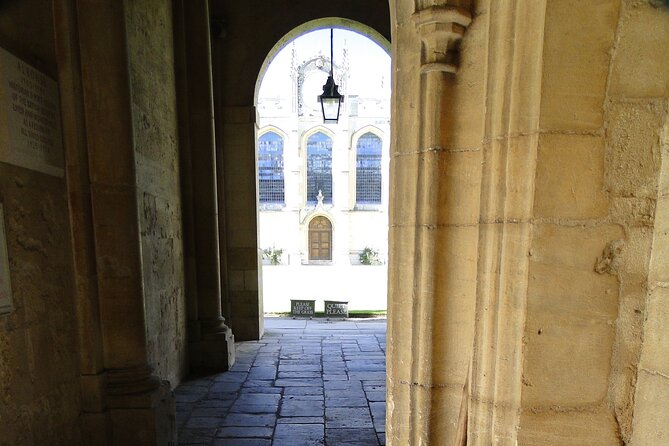 Oxford Official Ghost Tour - The route concept: colleges, lanes, and old pubs after dark