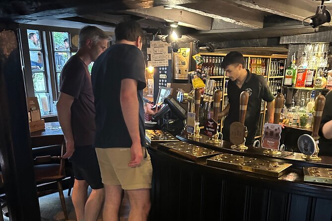 Oxford Pub Tour: Historic Pubs and Local Brews - Turf Tavern and the pleasure of the hidden entrance